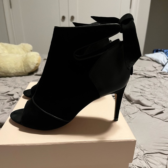 Alexandre Birman suede ankle bootie with 3-1/4 inch heel, size 38 - Picture 5 of 10